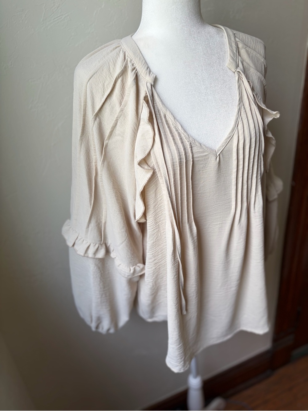 Easel Ivory Ruffle Tie-Front V-Neck Boho Tunic Blouse Size L - Picture 3 of 8
